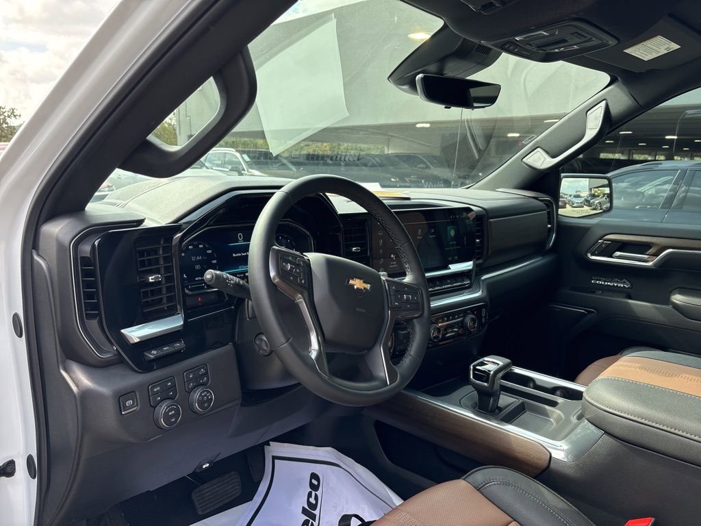 Used 2024 Chevrolet Silverado 1500 High Country w/ Technology Package image 12