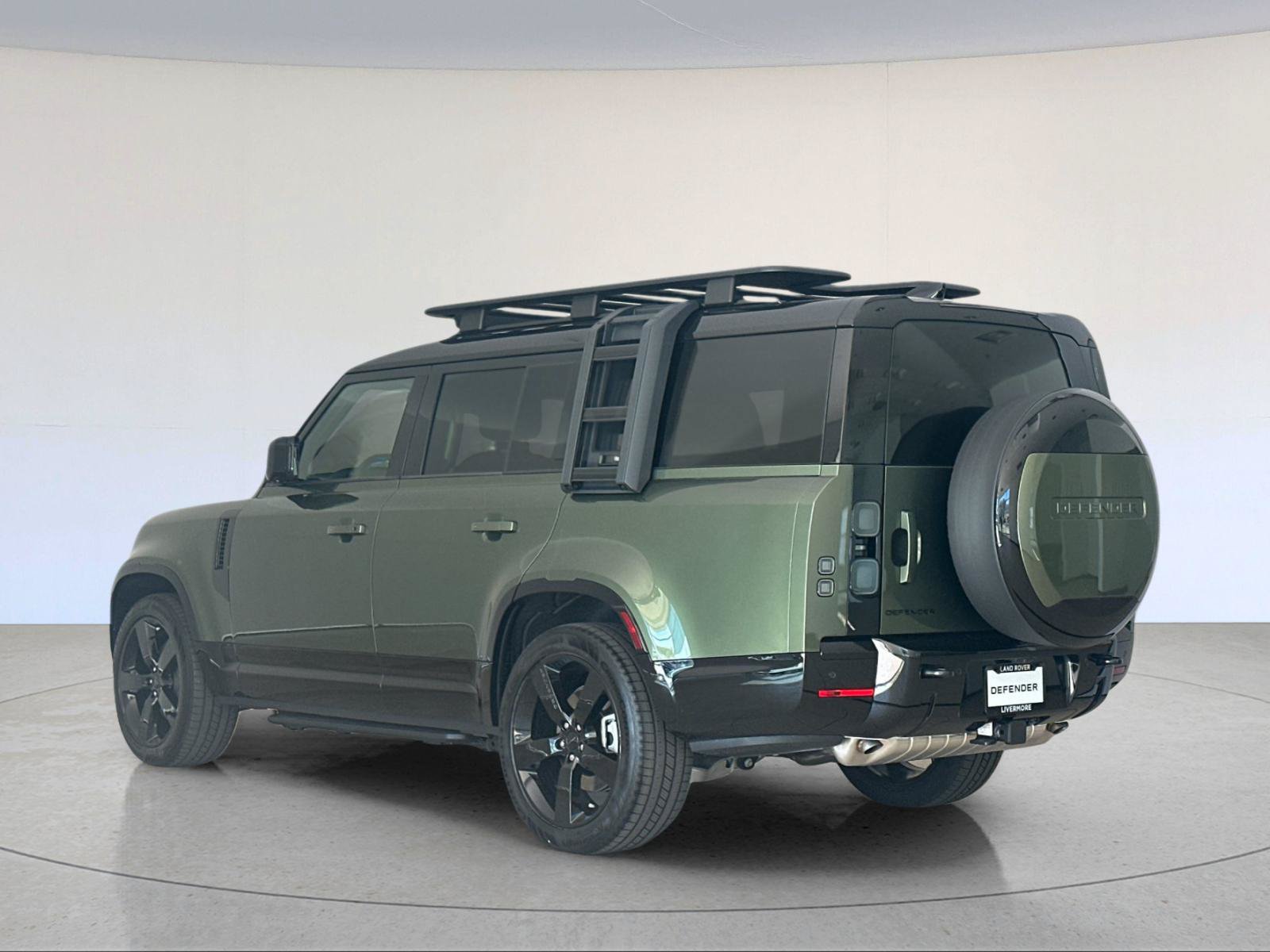 New 2026 Land Rover Defender 130 X-Dynamic SE AWD/4WD image 4