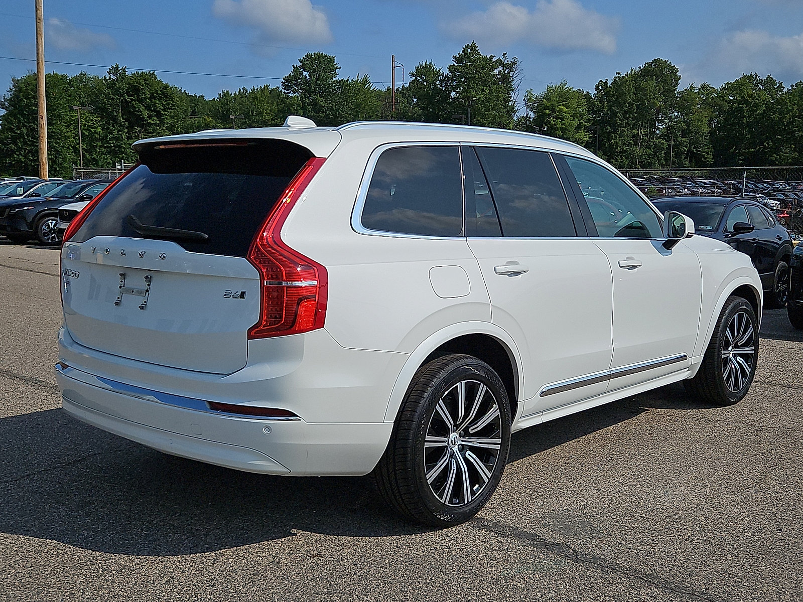 Used 2025 Volvo XC90 B6 Core AWD/4WD image 6