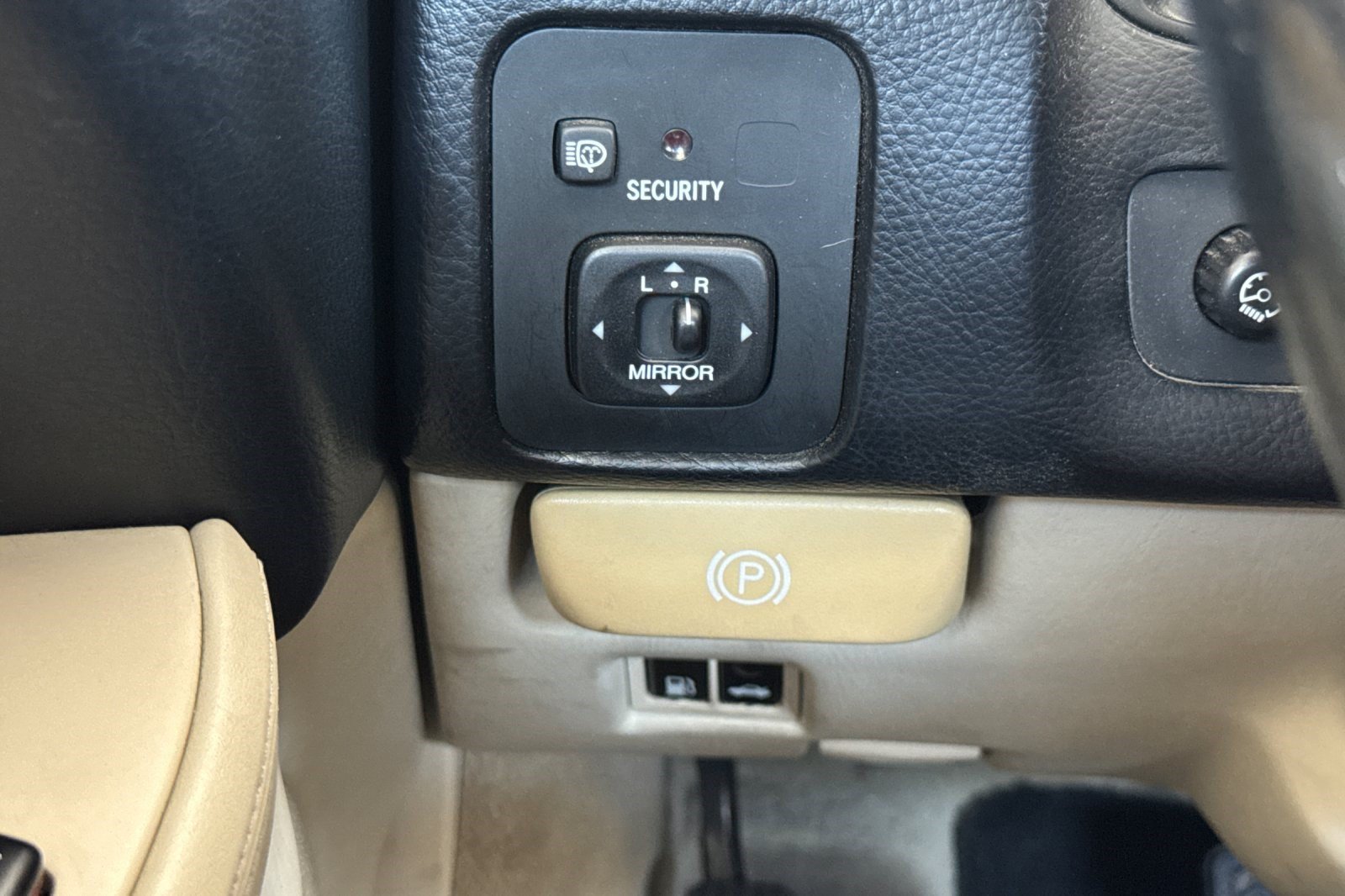 Used 2004 Lexus SC 430 Convertible RWD image 36