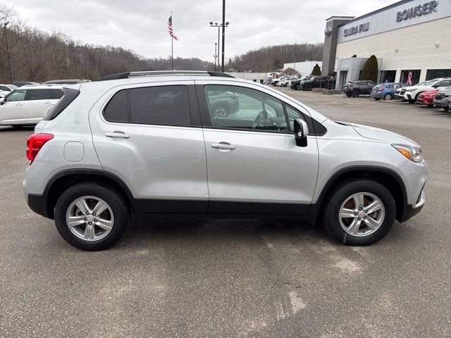 Used 2022 Chevrolet Trax LT w/ LT Convenience Package image 6