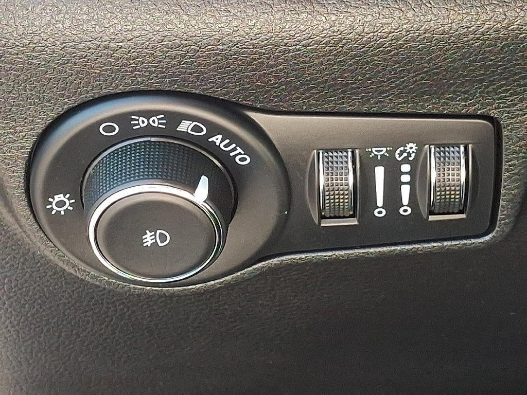 Used 2022 Jeep Compass Latitude w/ Sun and Sound Group AWD/4WD image 28