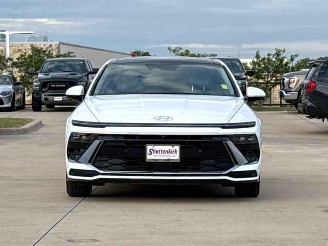 Used 2025 Hyundai Sonata Limited FWD image 2