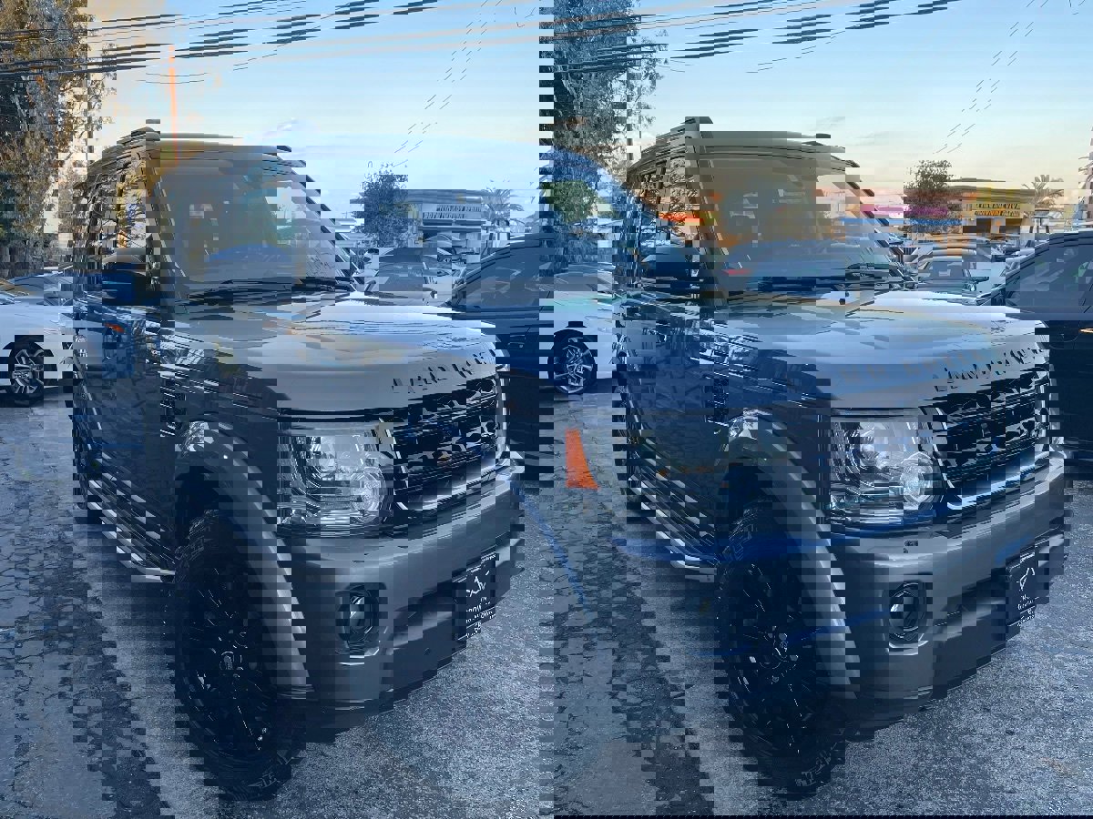 Used 2016 Land Rover LR4 HSE Silver Edition image 3