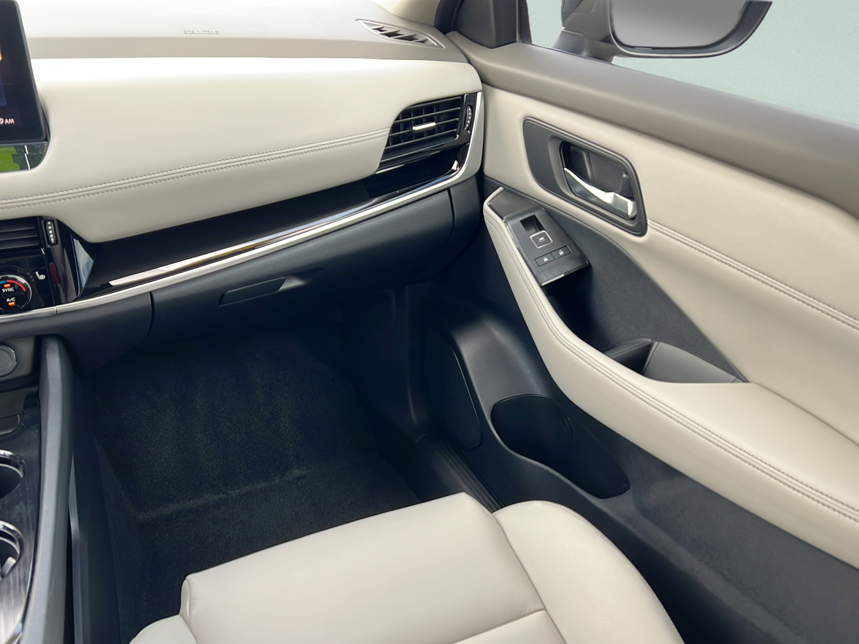 Used 2025 Nissan Rogue SL w/ SL Premium Package FWD image 15