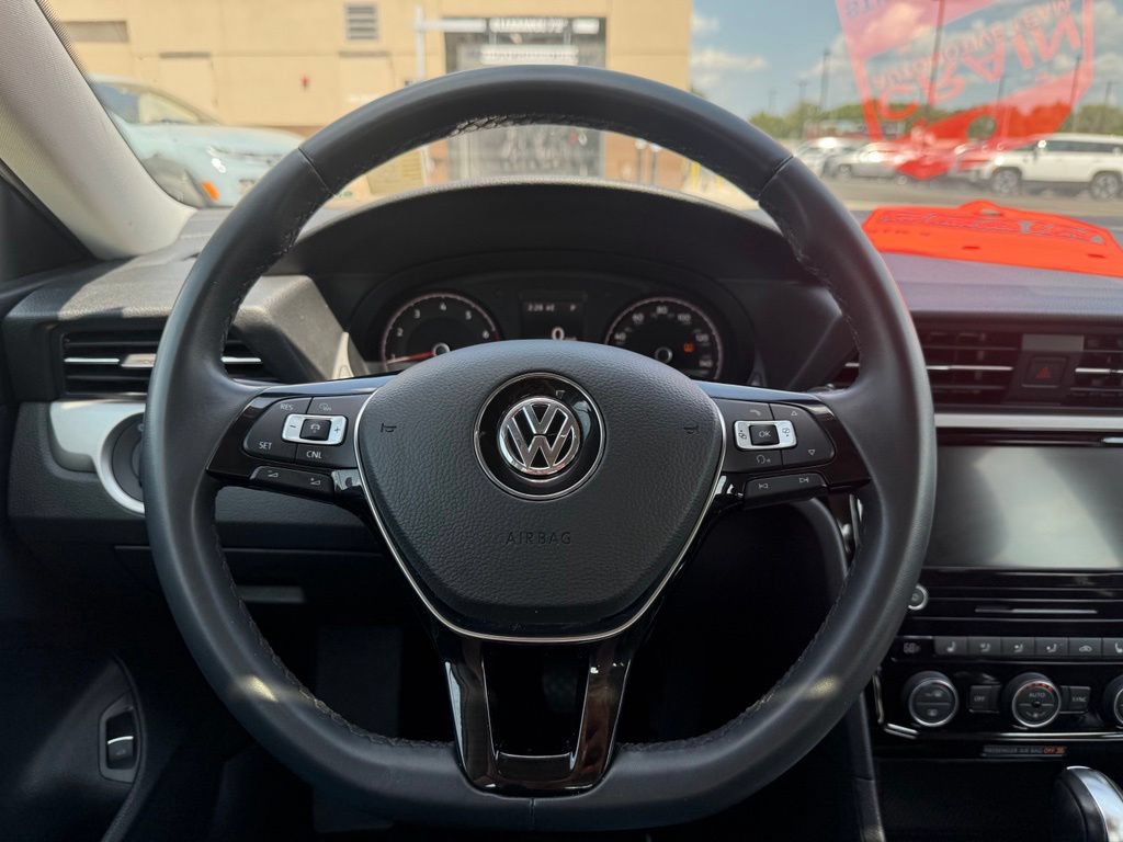 Used 2022 Volkswagen Passat 2.0T SE FWD image 13