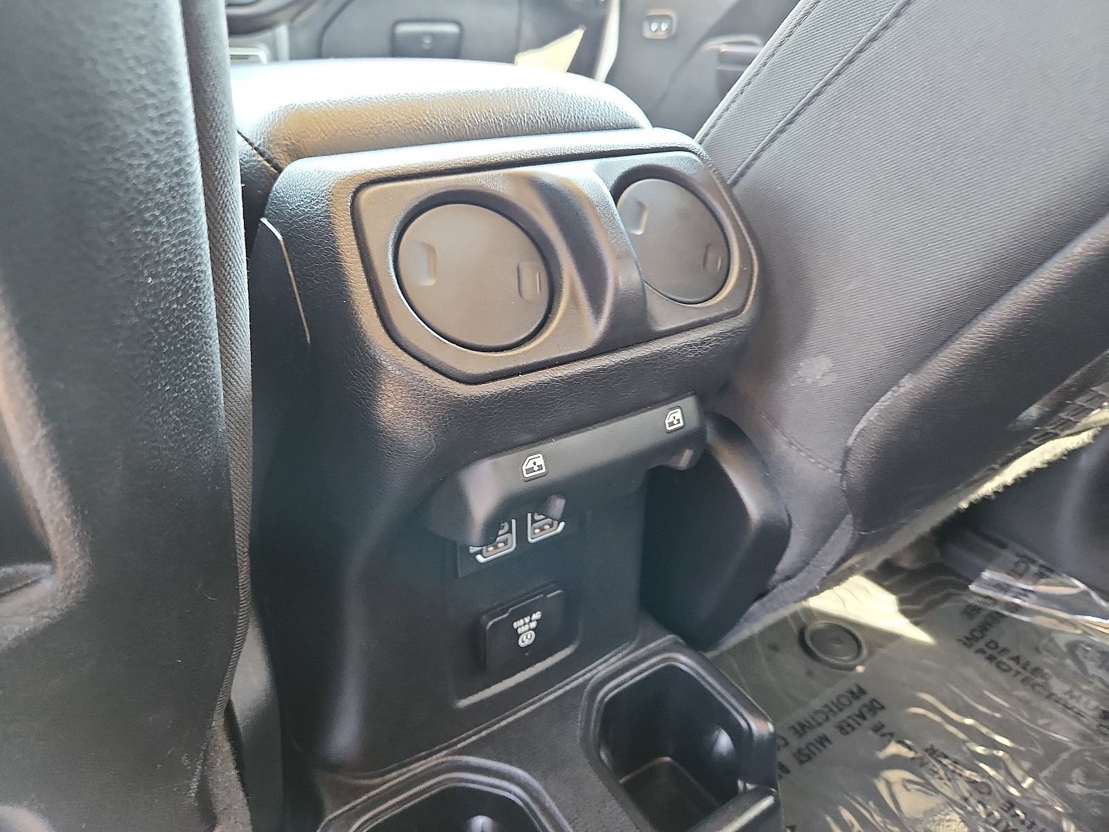 Used 2021 Jeep Wrangler Unlimited Rubicon w/ Cold Weather Group AWD/4WD image 10