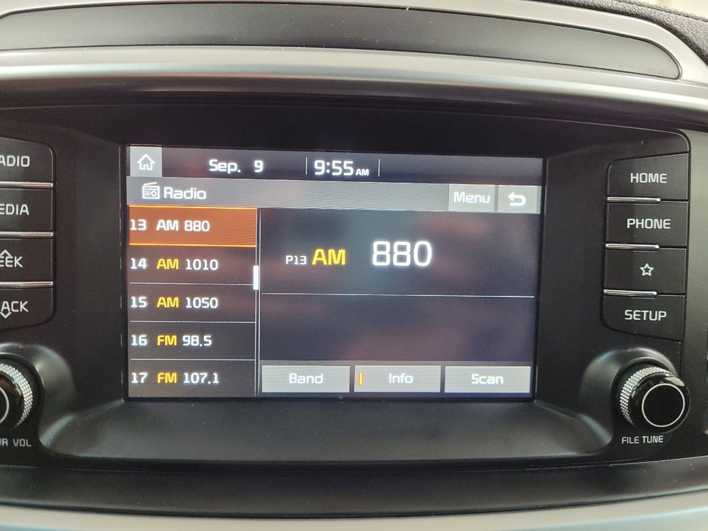 Used 2020 Kia Sorento LX image 25