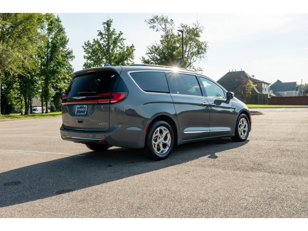 Used 2022 Chrysler Pacifica Limited FWD image 5