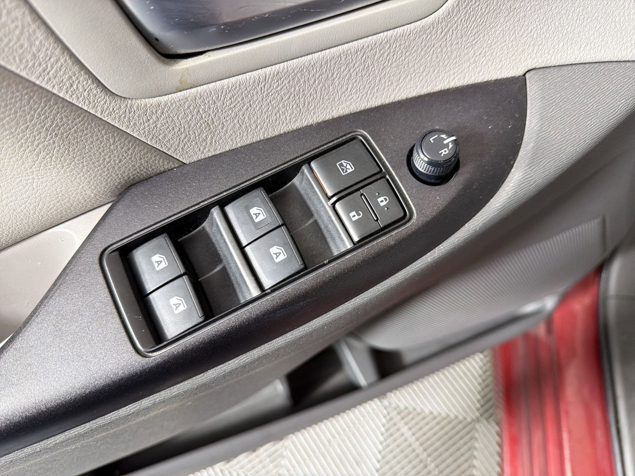 Used 2018 Toyota Sienna LE image 20