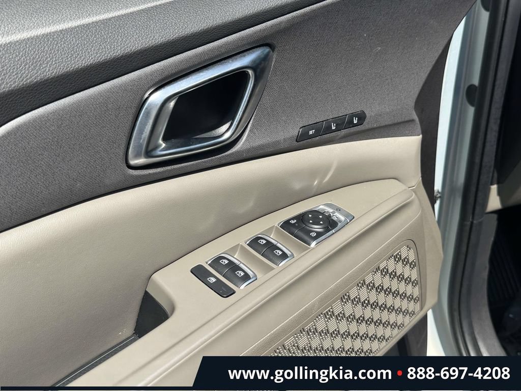 Certified 2025 Kia Carnival SX FWD image 14