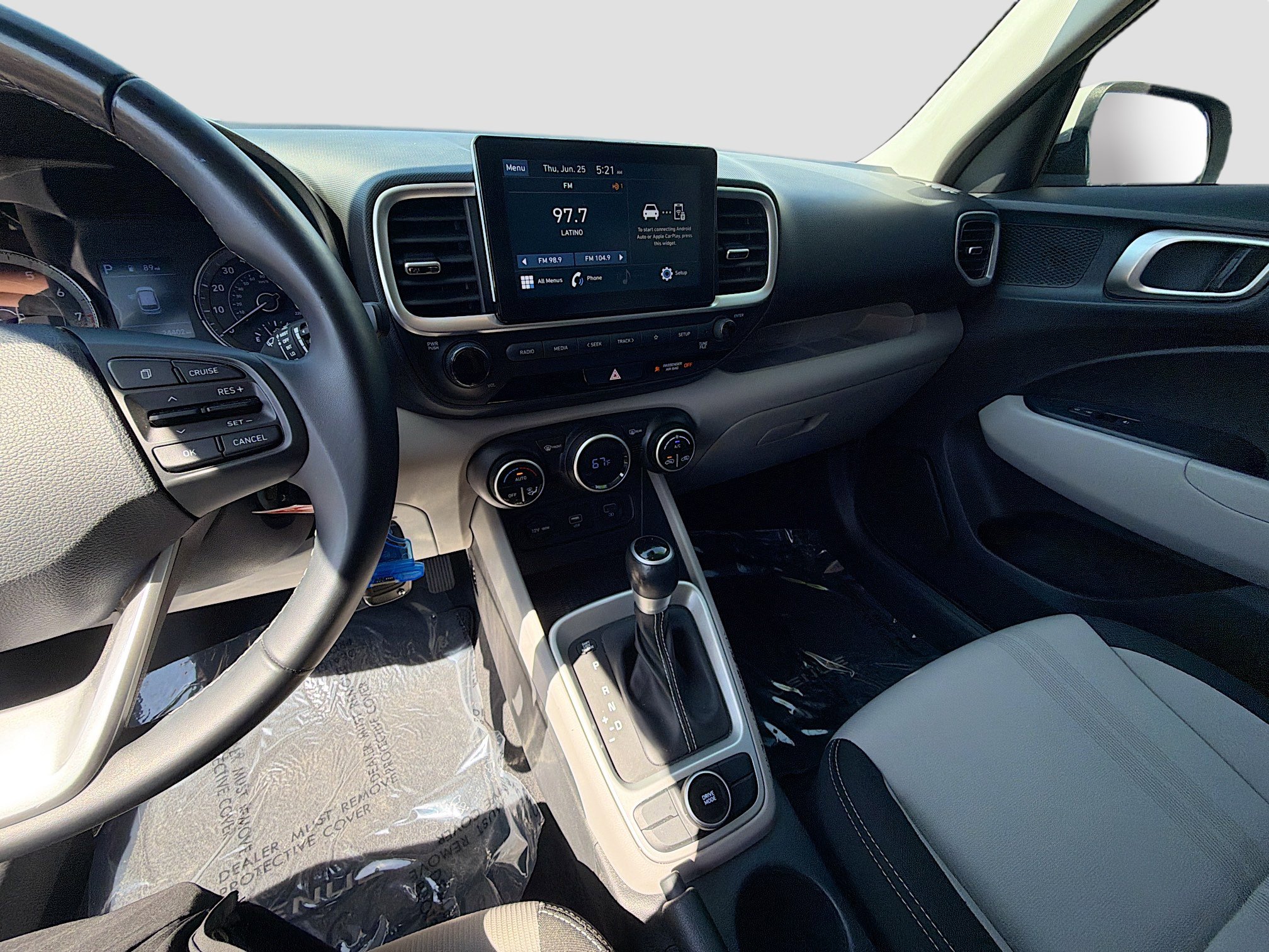 Used 2021 Hyundai Venue SEL image 22