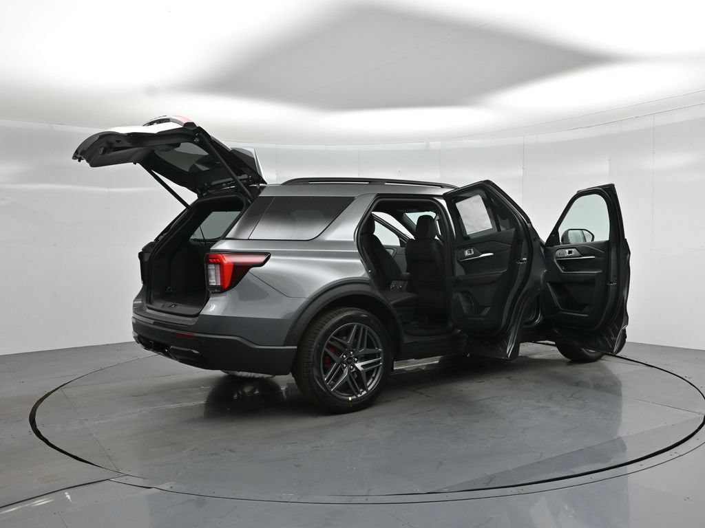 New 2026 Ford Explorer ST-Line w/ ST-Line Street Pack RWD image 5
