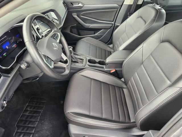 Used 2024 Volkswagen Jetta SE FWD image 9