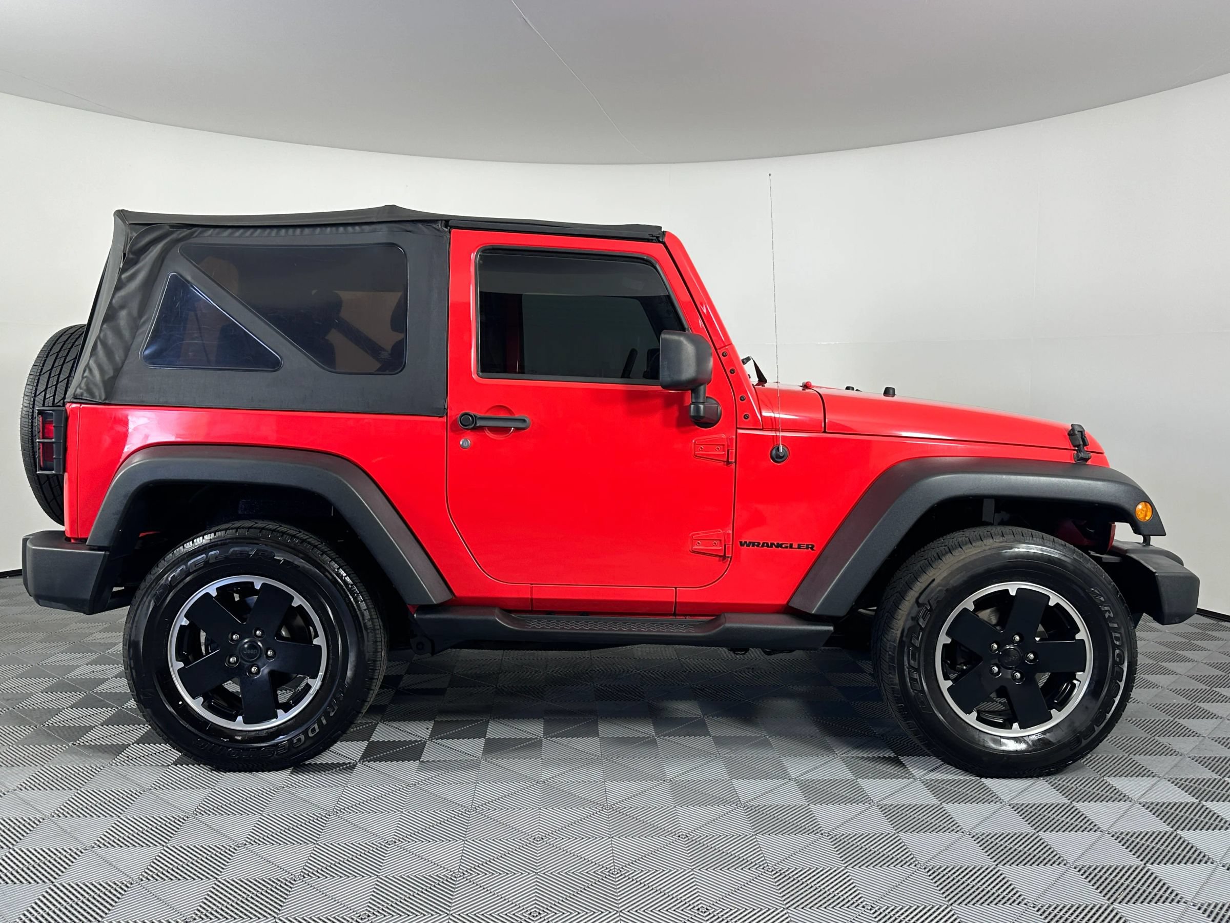 Used 2013 Jeep Wrangler Sport w/ Connectivity Group AWD/4WD image 7