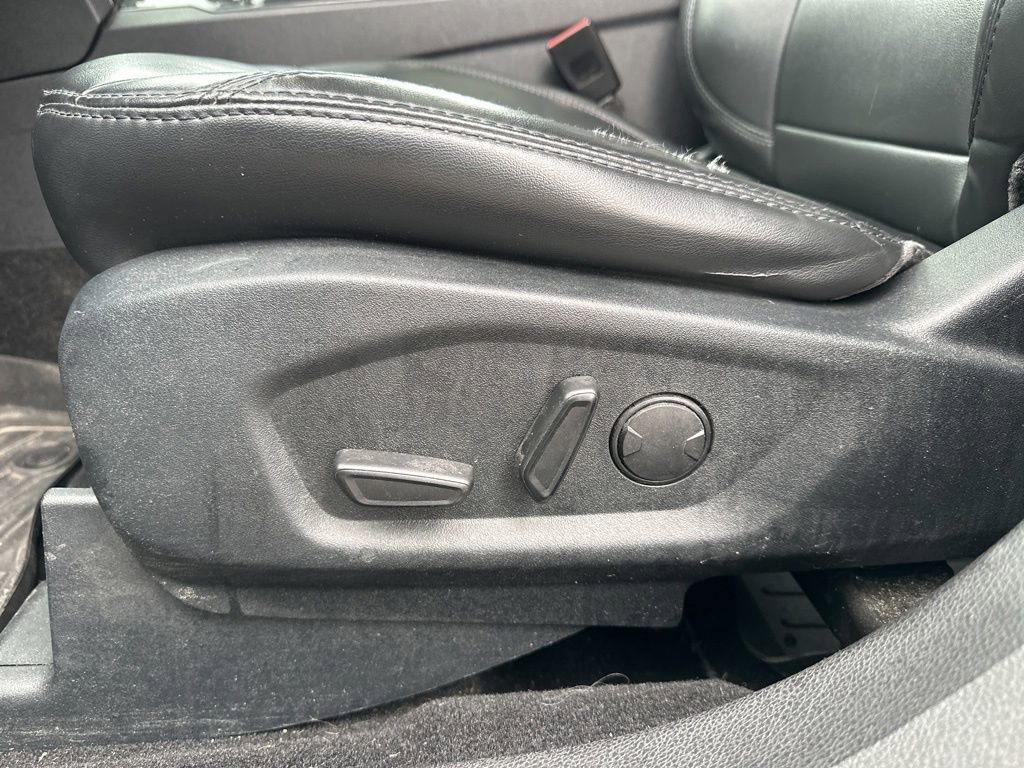 Used 2019 Ford Explorer XLT w/ Equipment Group 202A AWD/4WD image 18