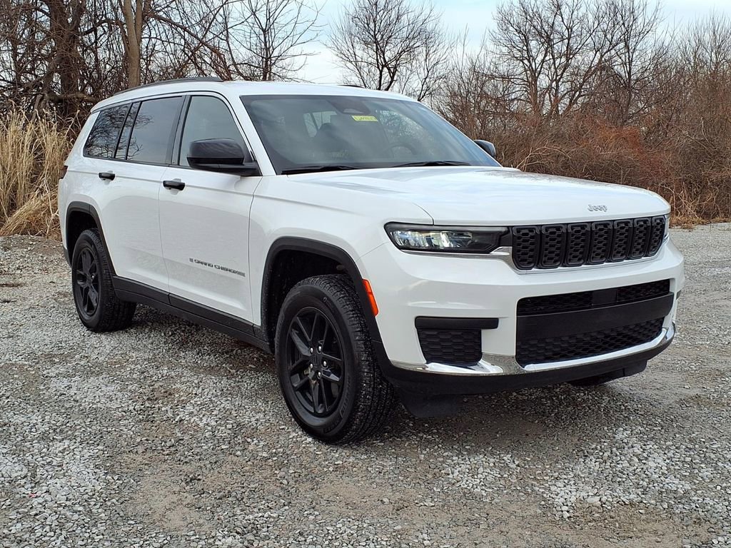 Used 2025 Jeep Grand Cherokee L Laredo w/ Luxury Tech Group I image 2