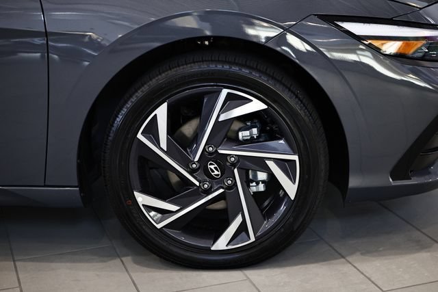 New 2026 Hyundai Elantra Limited FWD image 4