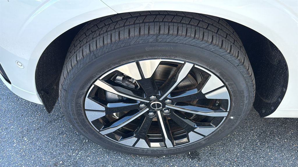 New 2026 Volvo XC60 T8 Plus w/ Protection Package Premier AWD/4WD image 30