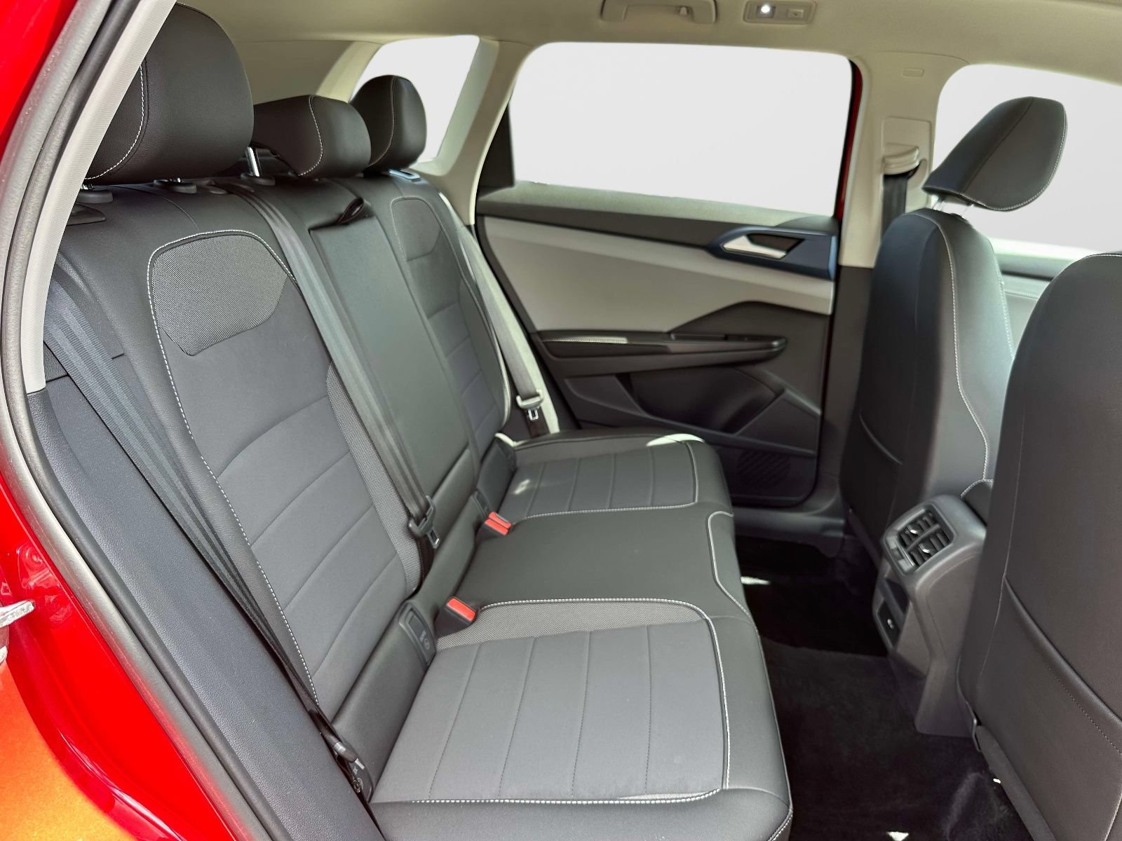 Certified 2024 Volkswagen Taos SE FWD image 11