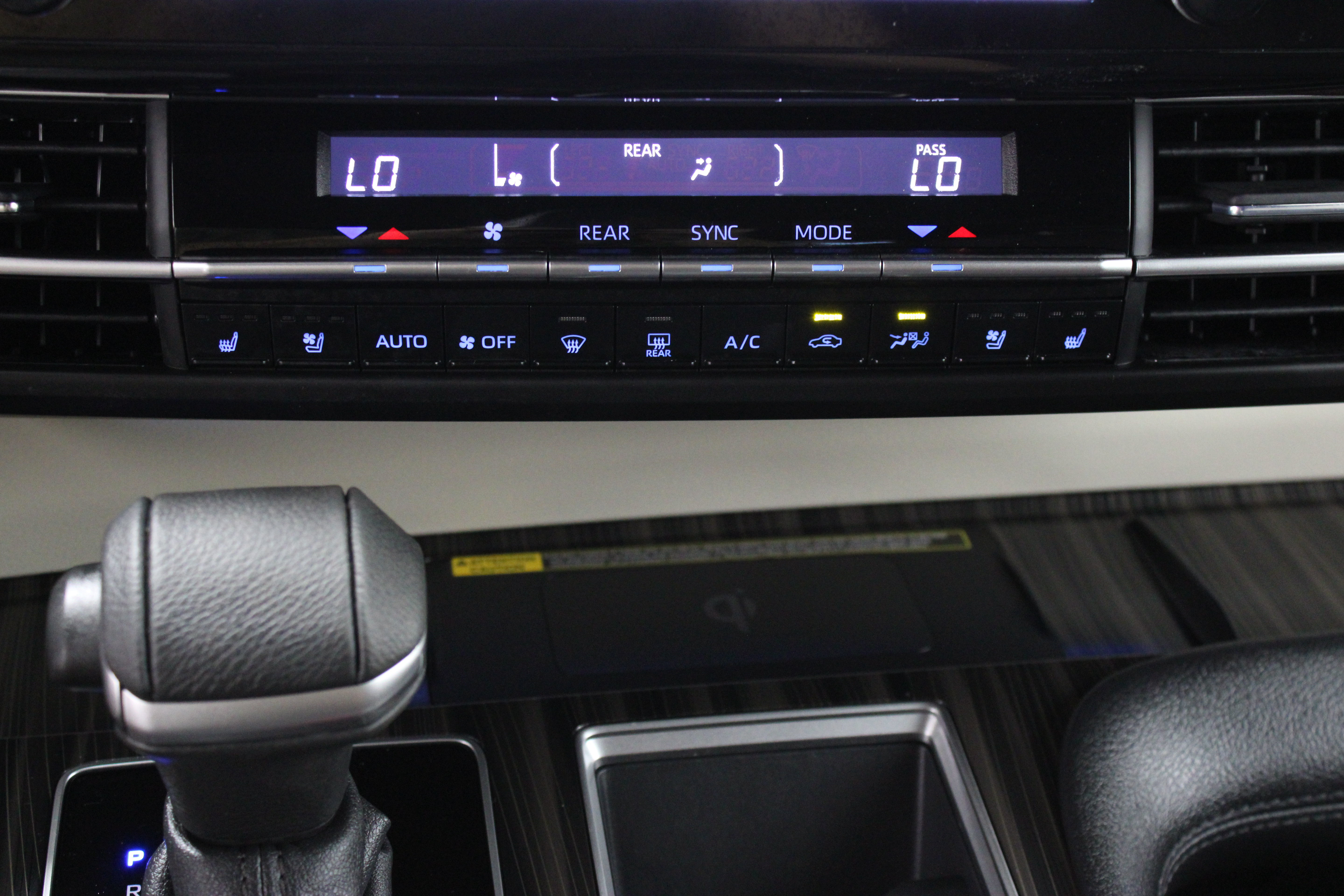 Used 2024 Toyota Sienna Platinum FWD image 20
