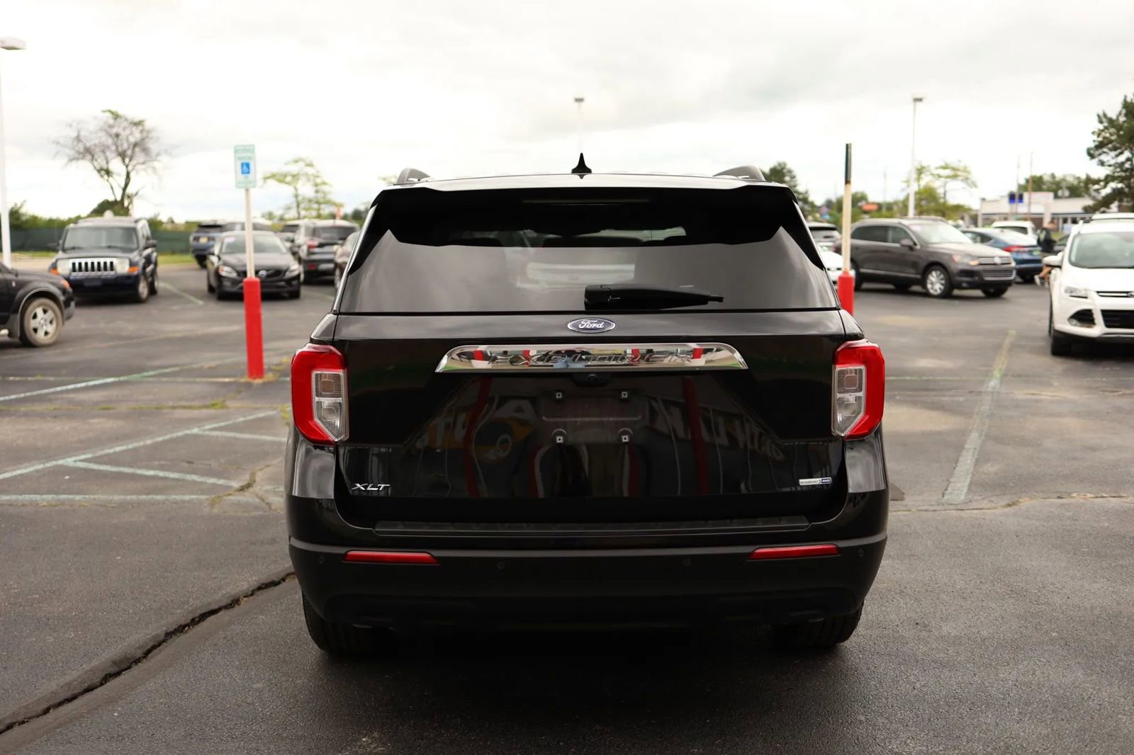 Used 2020 Ford Explorer XLT w/ Comfort Package image 6