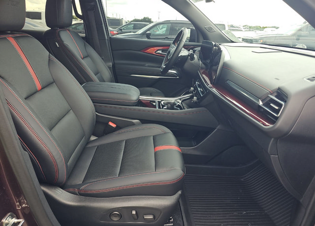 Used 2024 Chevrolet Traverse RS w/ LPO, Floor Liner Package FWD image 17