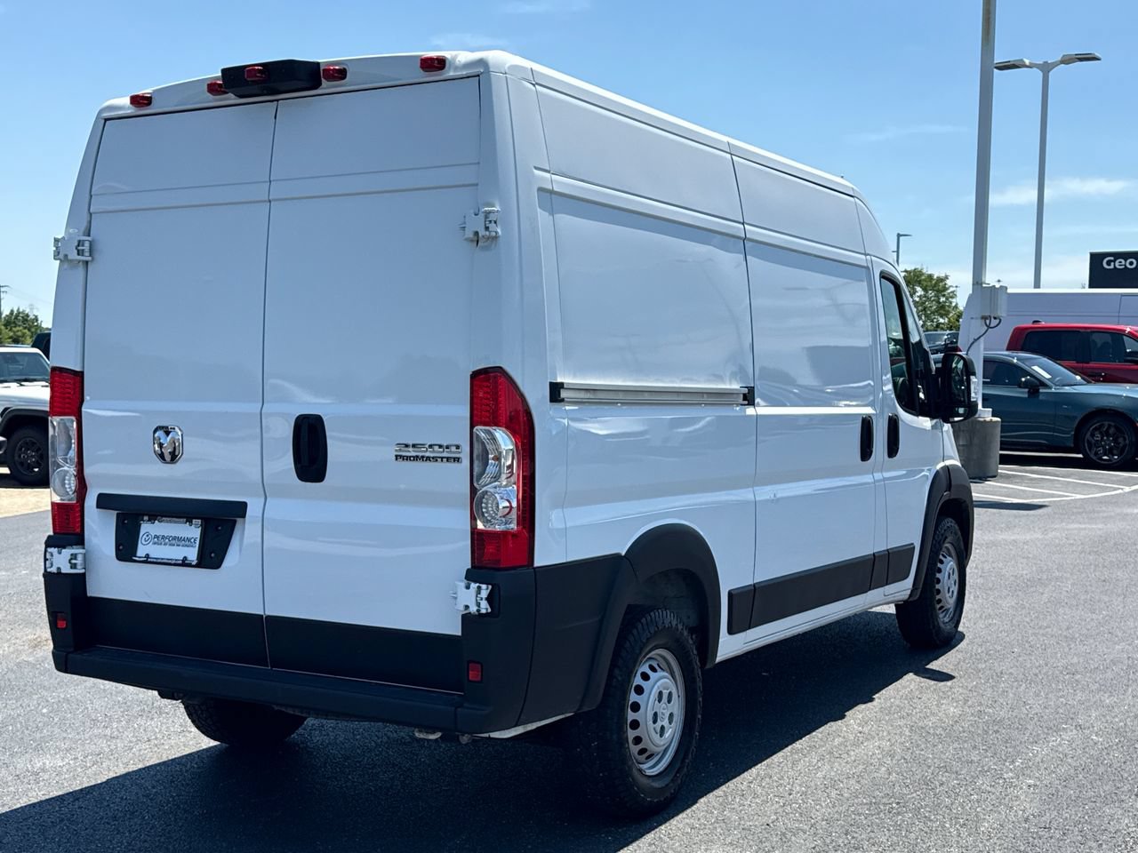 Used 2024 RAM ProMaster 2500 w/ Convenience Group FWD image 3