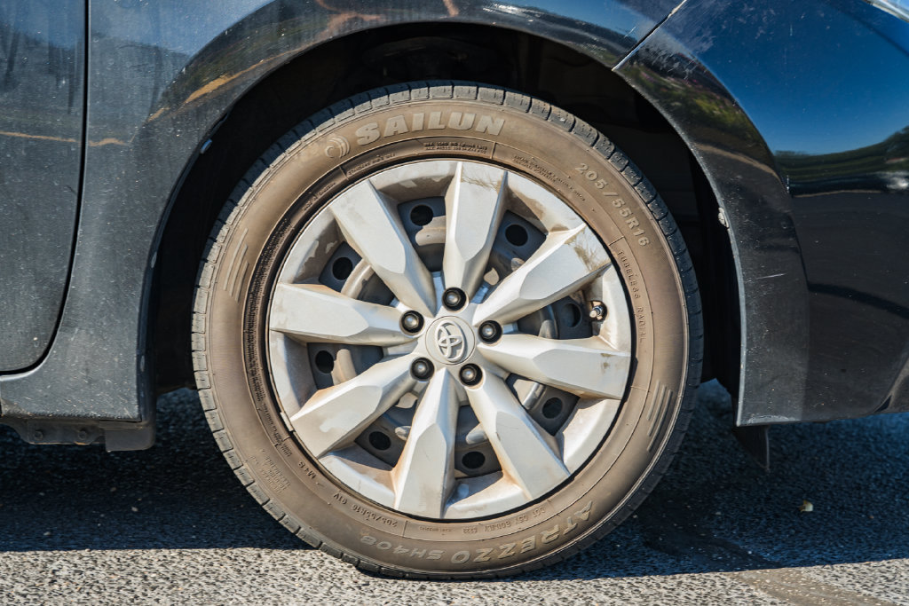 Used 2016 Toyota Corolla LE FWD image 13