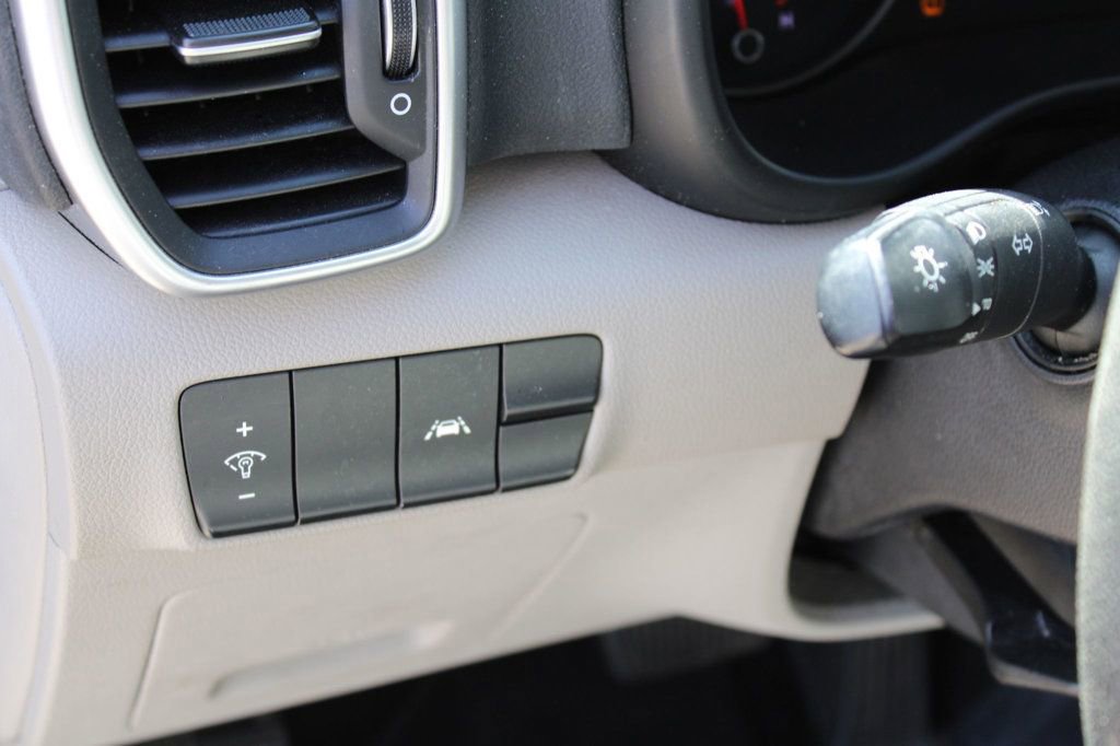Used 2020 Kia Sportage LX FWD image 37