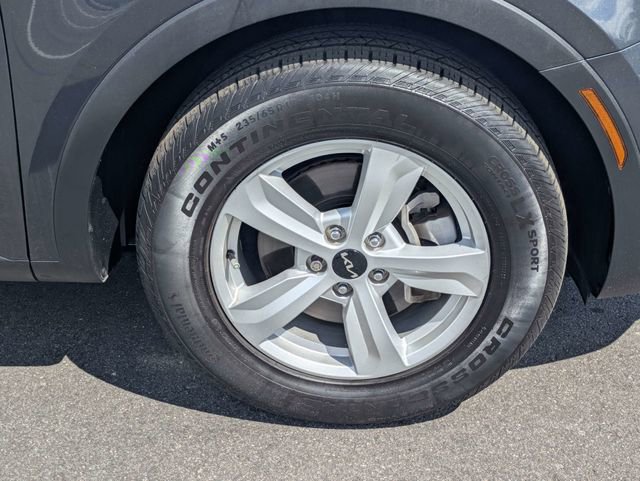 Used 2024 Kia Sorento LX image 11