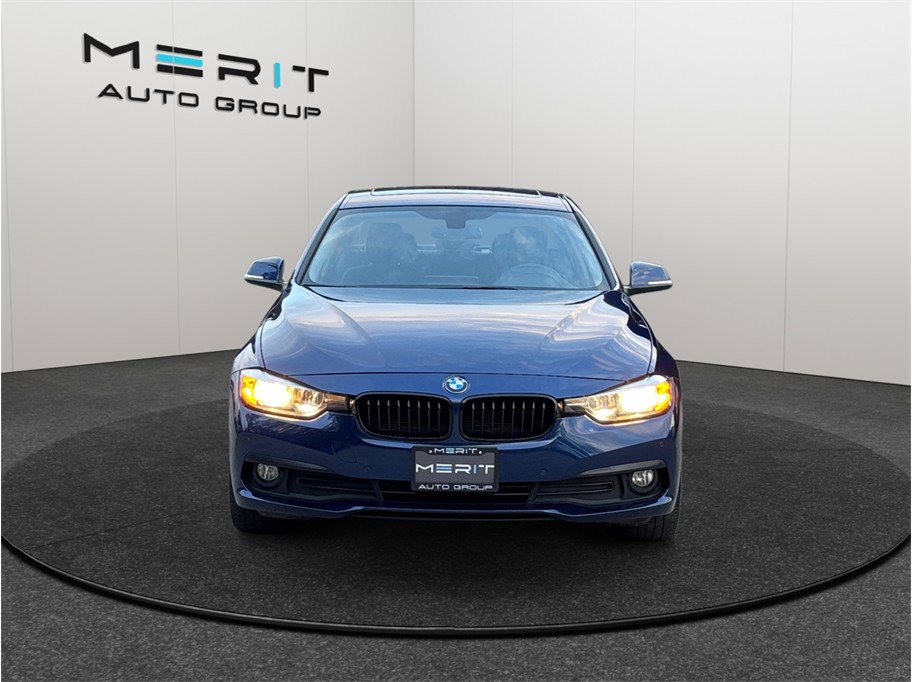 Used 2017 BMW 320i xDrive Sedan image 3