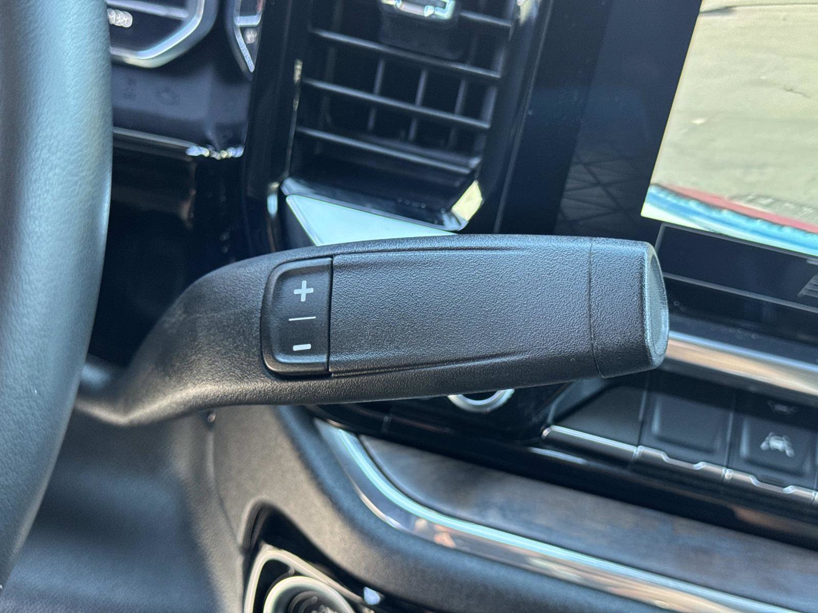 Used 2025 GMC Sierra 1500 SLT image 18