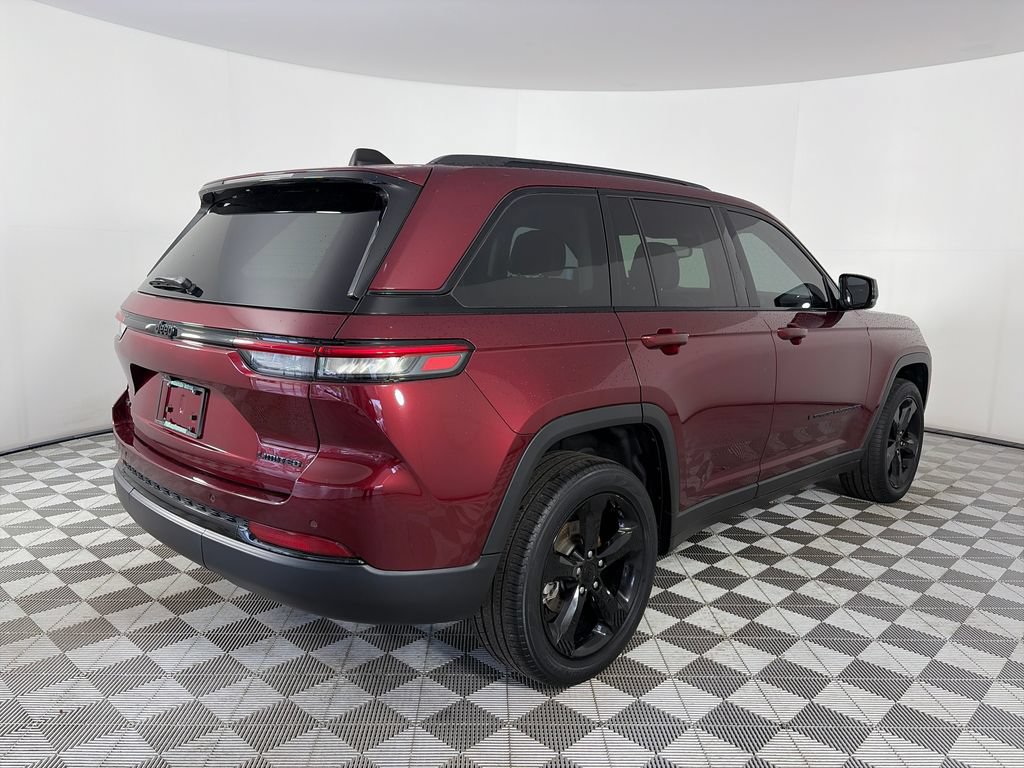 Used 2023 Jeep Grand Cherokee Limited w/ Black Appearance Package AWD/4WD image 7