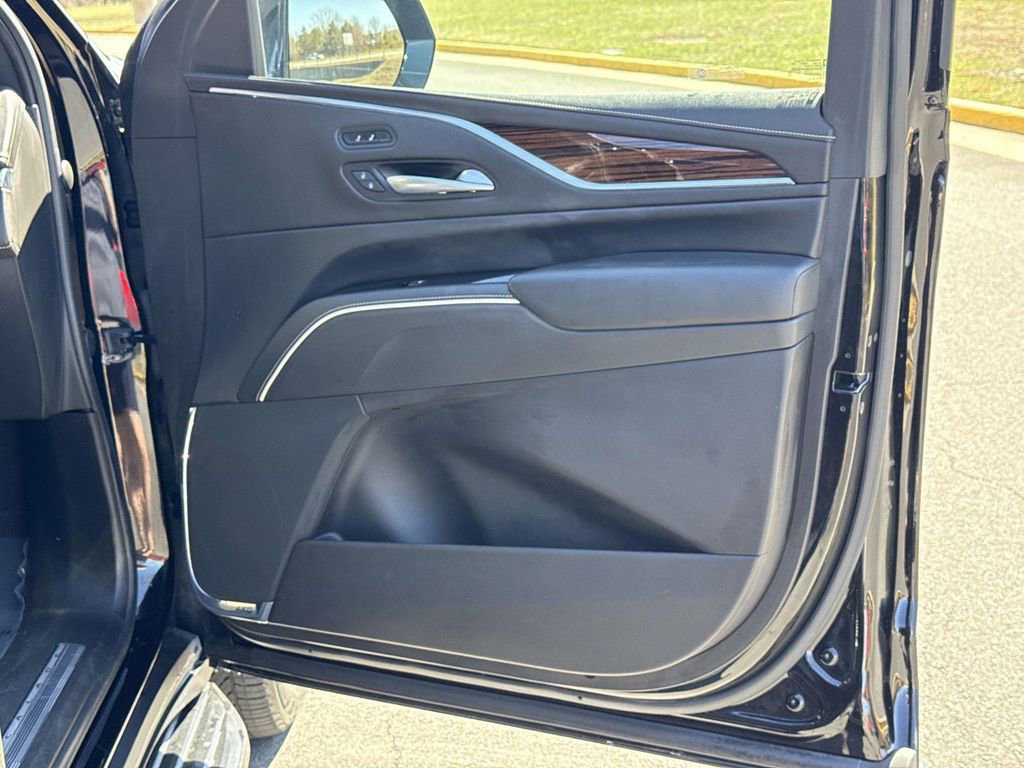 Used 2022 Cadillac Escalade ESV Luxury image 24