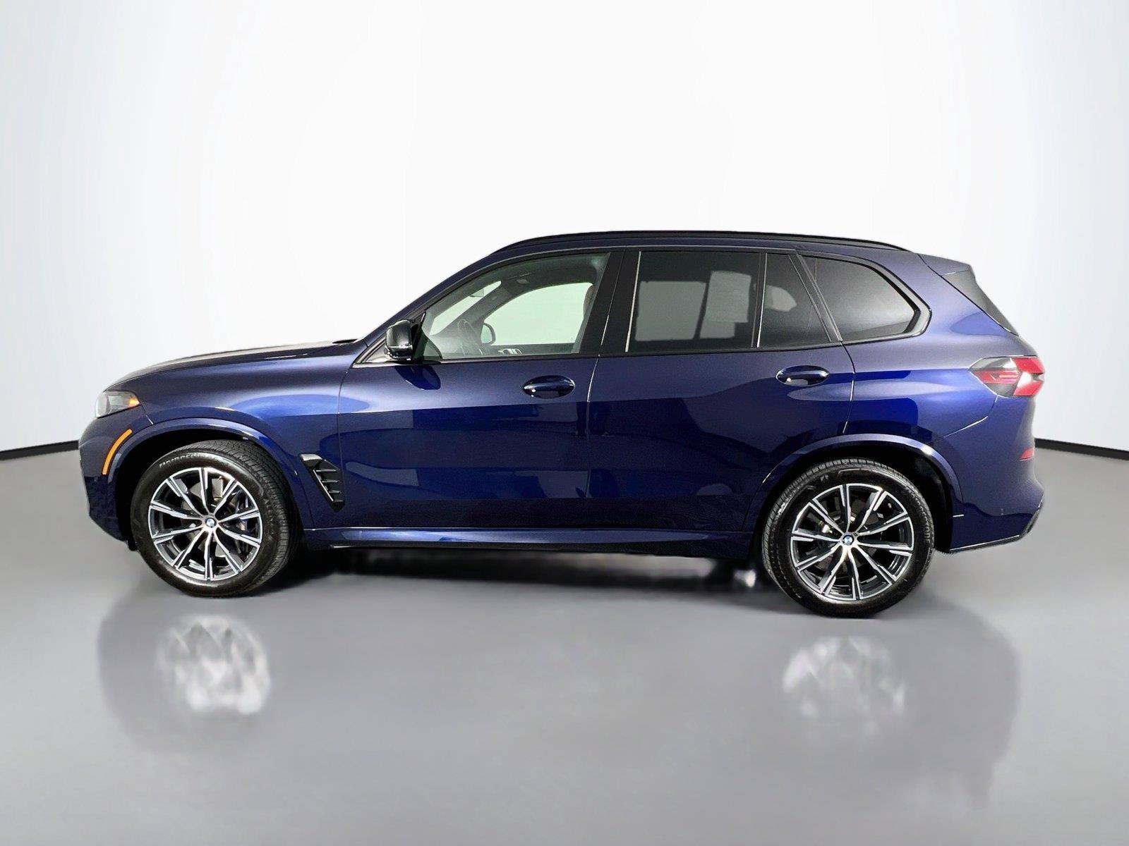 Used 2025 BMW X5 M60i AWD/4WD image 3