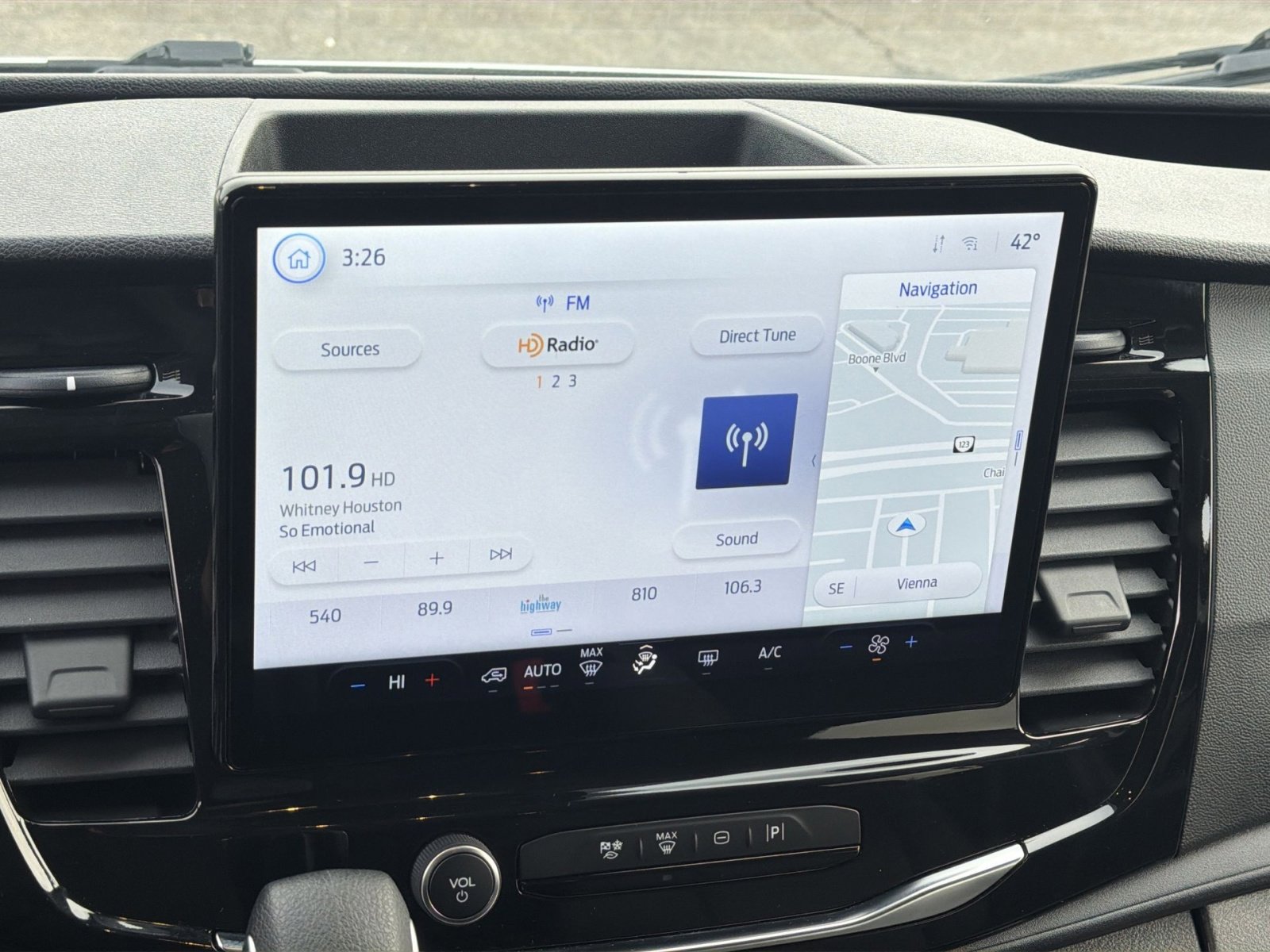 Used 2024 Ford Transit 350 XLT image 17