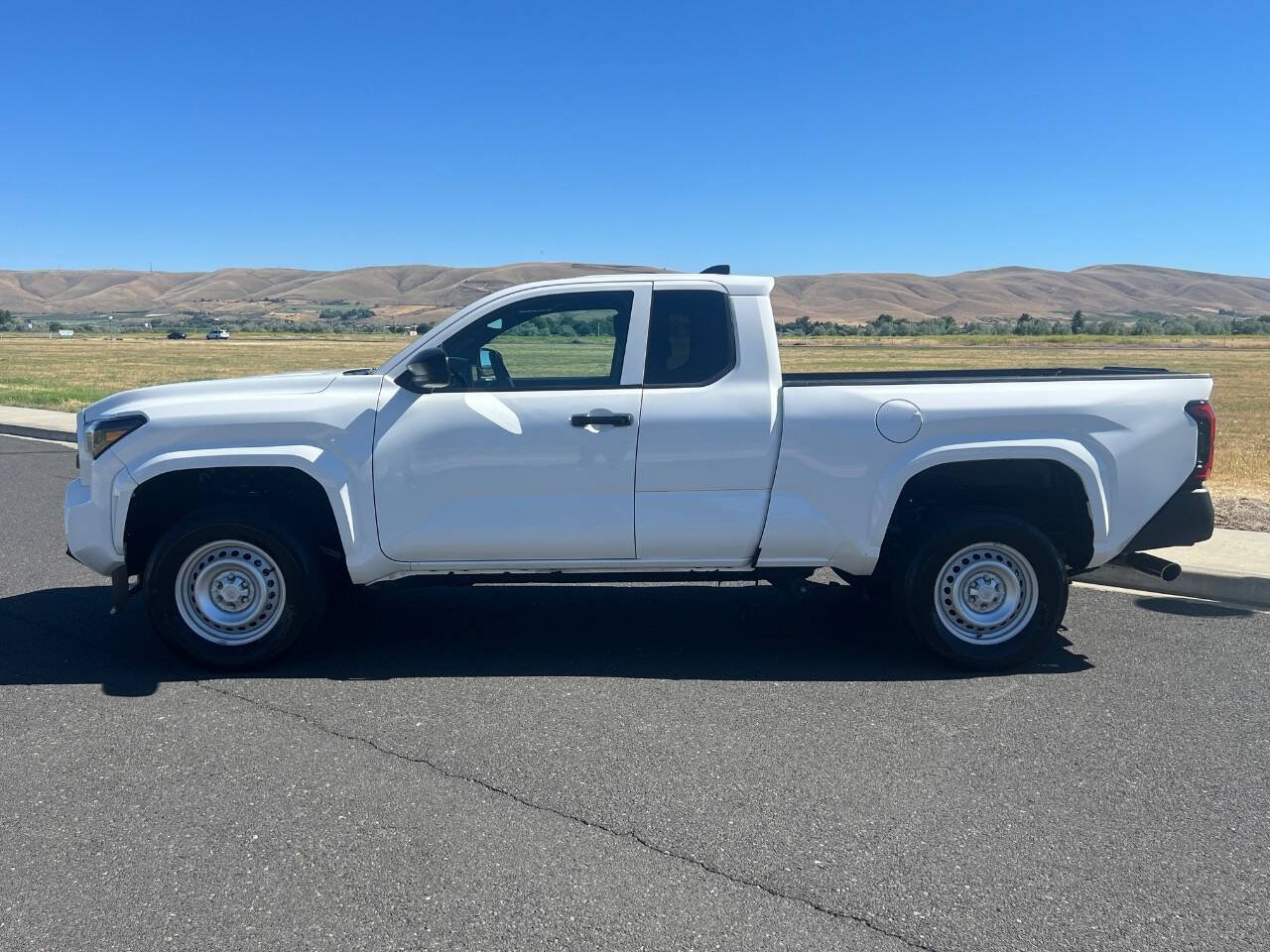 Used 2025 Toyota Tacoma SR w/ Towing Package RWD image 2