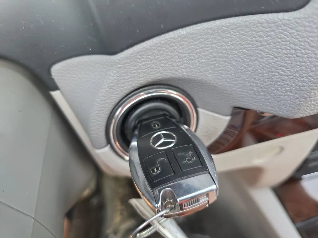 Used 2011 Mercedes-Benz E 550 Cabriolet w/ Premium 2 Pkg image 26