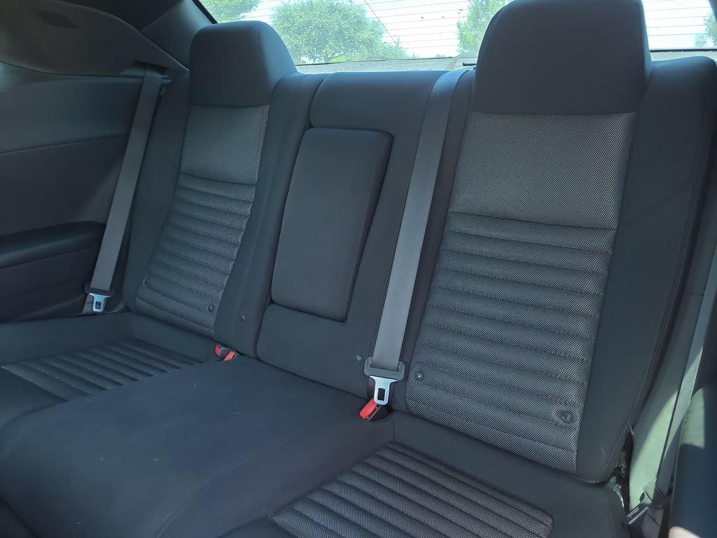 Used 2014 Dodge Challenger R/T RWD image 9