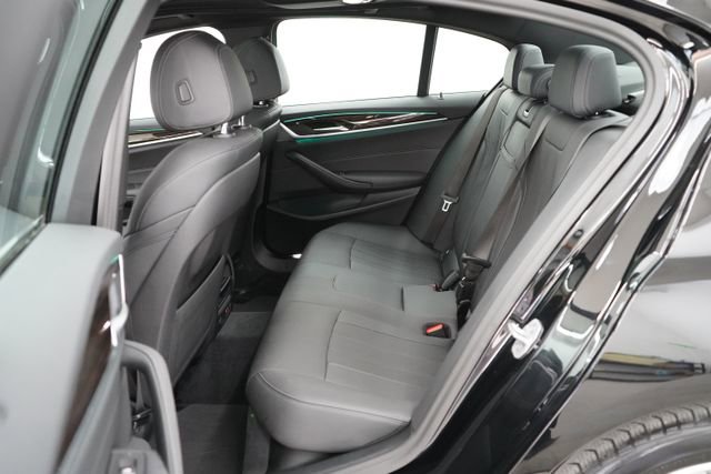 Used 2023 BMW 530e xDrive w/ Convenience Package image 9