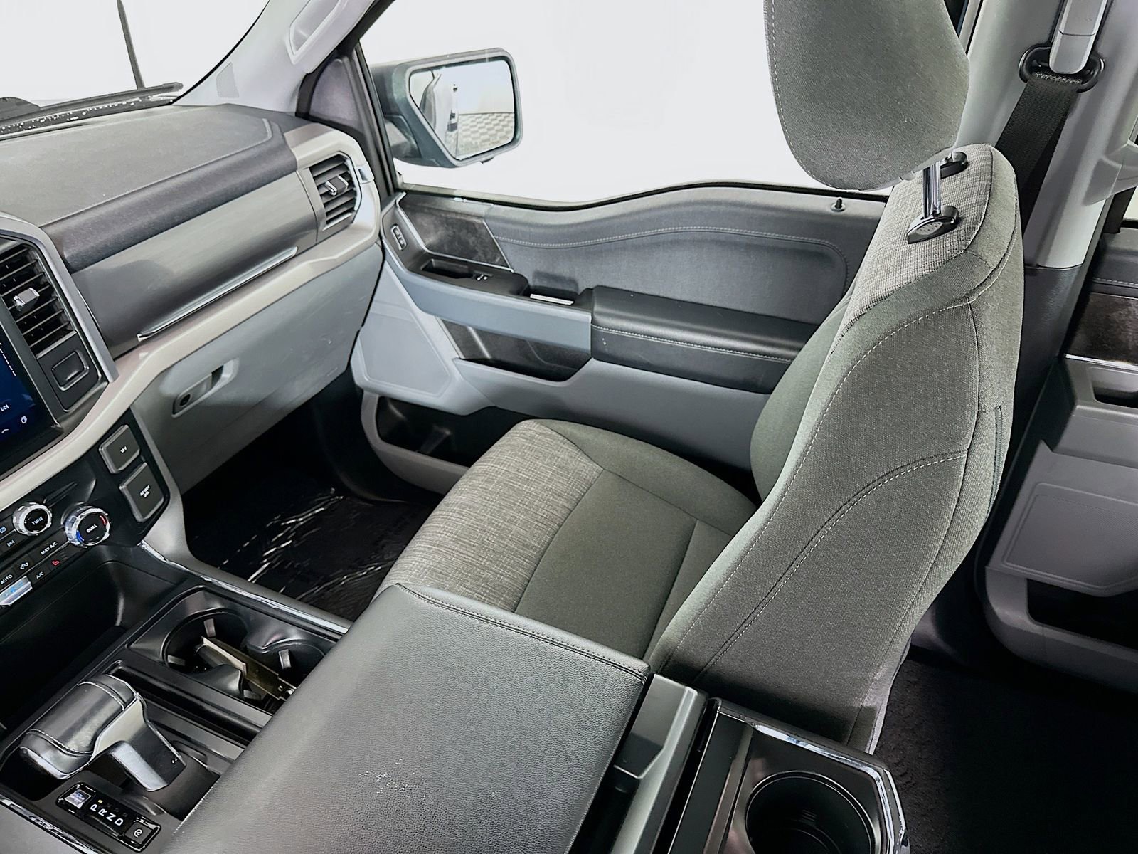 Used 2023 Ford F150 Lightning XLT AWD/4WD image 23