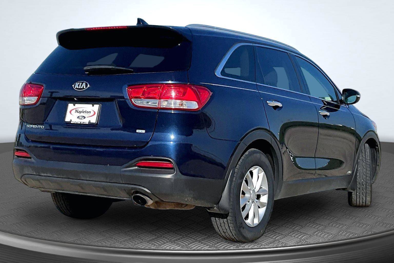 Used 2018 Kia Sorento AWD image 2