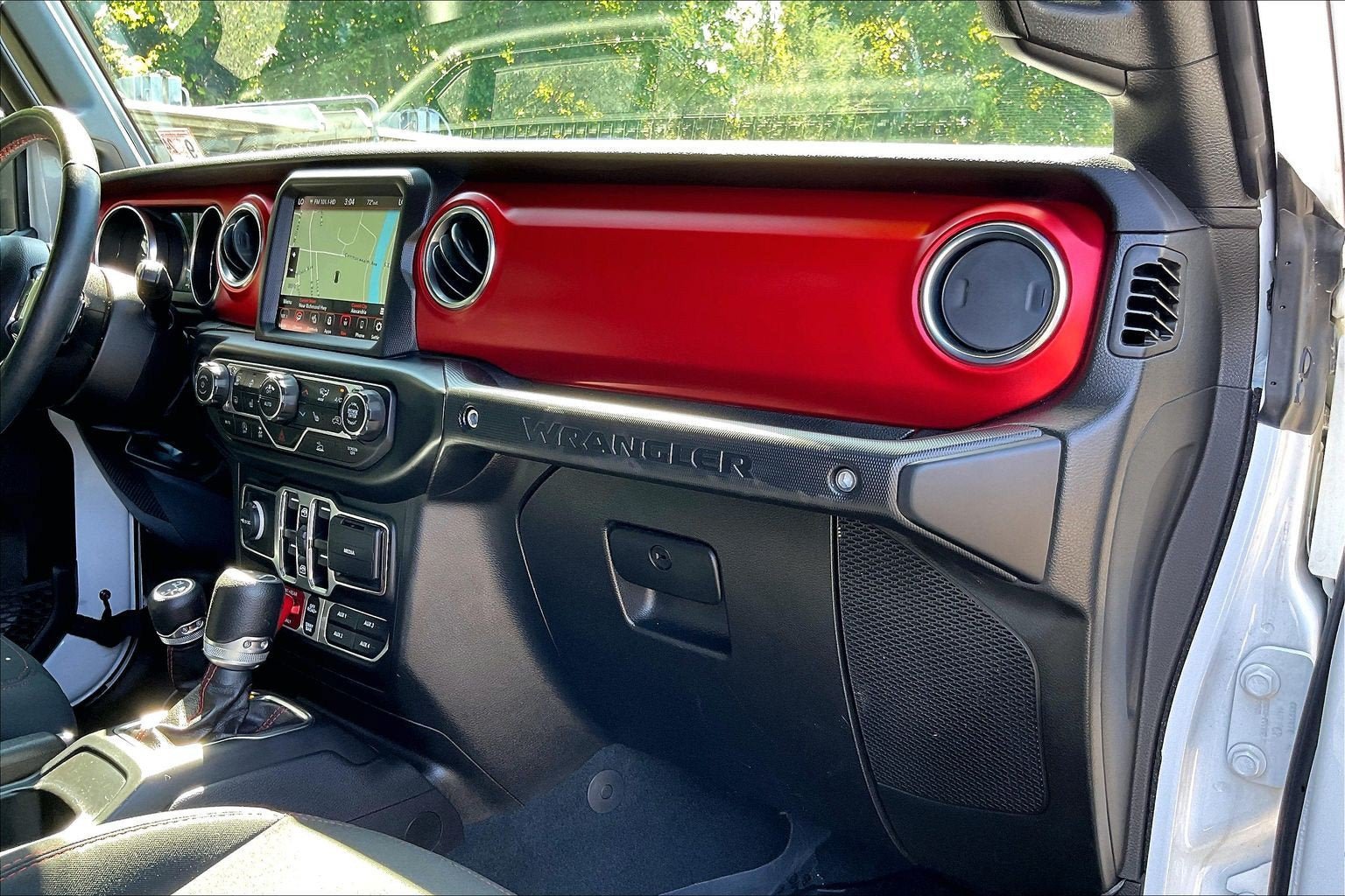 Used 2022 Jeep Wrangler Unlimited Rubicon AWD/4WD image 11