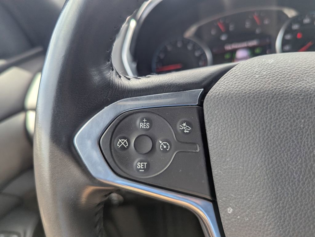 Used 2022 Chevrolet Traverse LT image 30