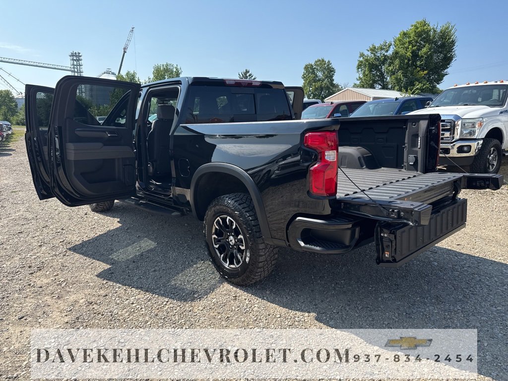 Used 2022 Chevrolet Silverado 1500 ZR2 w/ Technology Package image 35