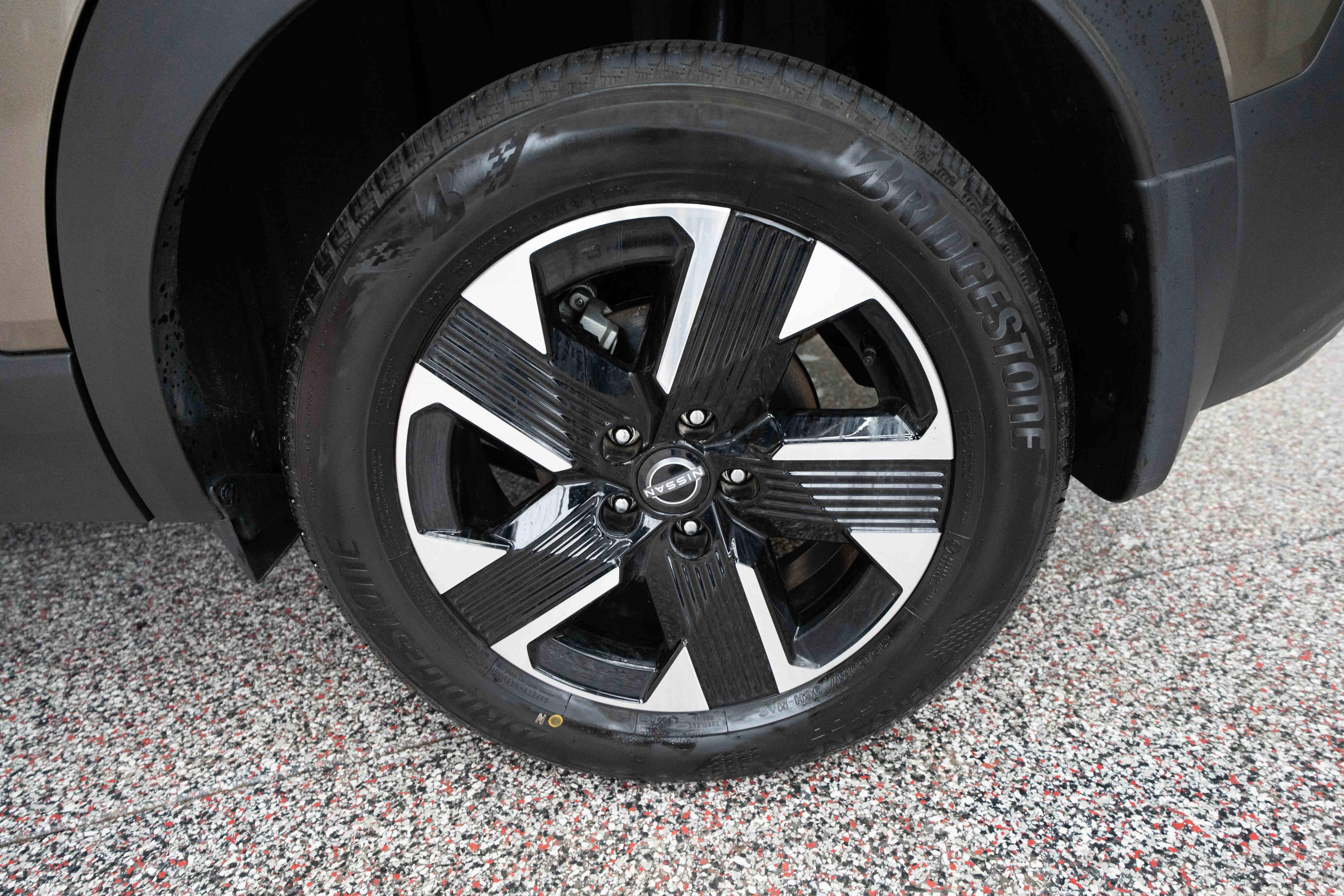 Used 2025 Nissan Kicks SR image 29