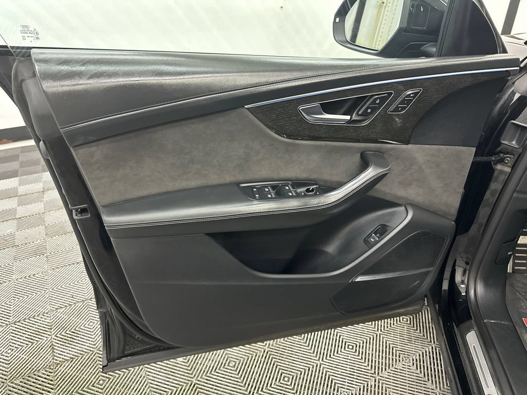 Used 2022 Audi SQ8 Prestige AWD/4WD image 11