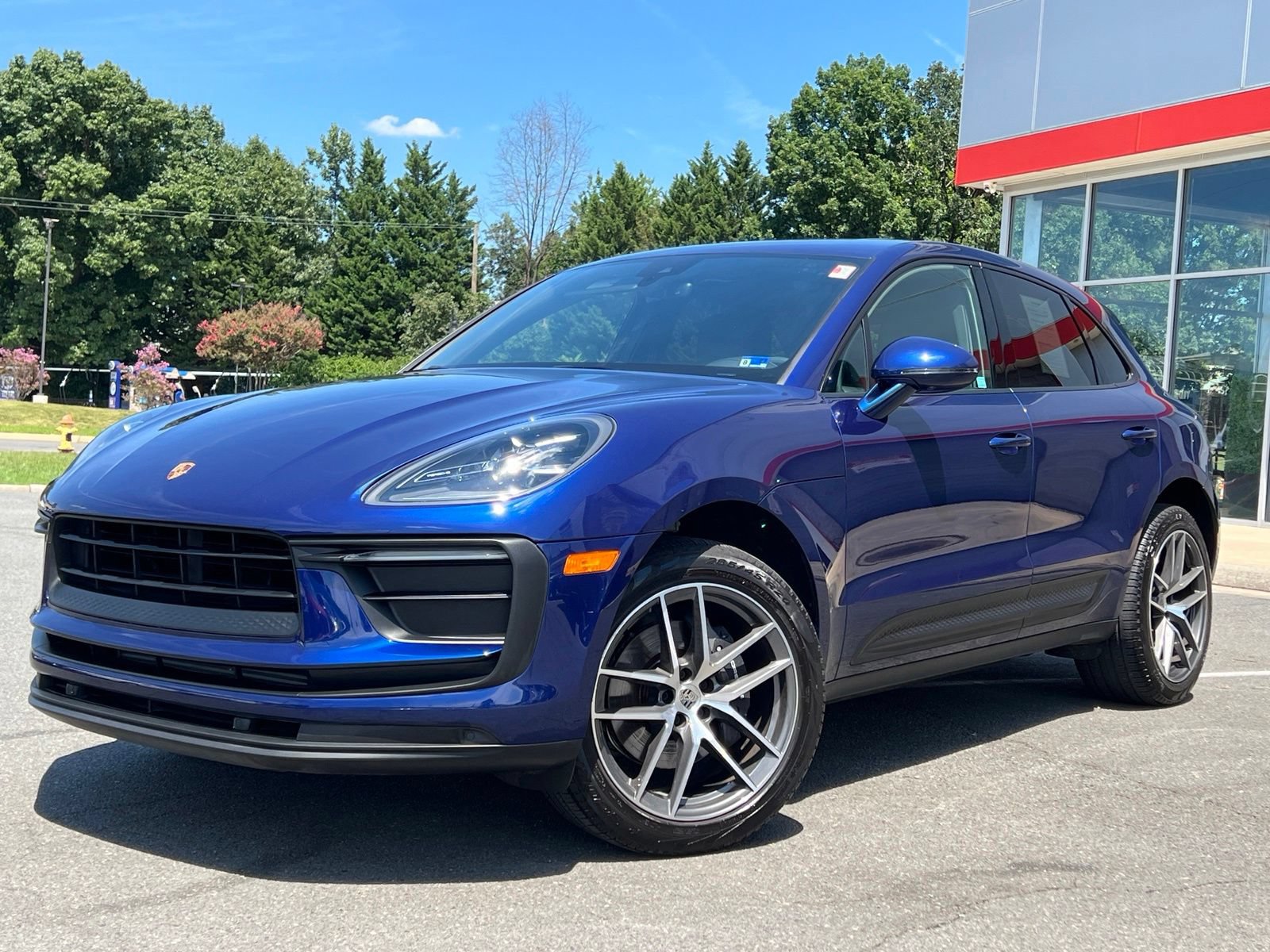 Used 2022 Porsche Macan AWD/4WD image 24
