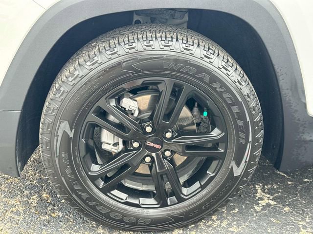 Used 2024 GMC Terrain AT4 image 4